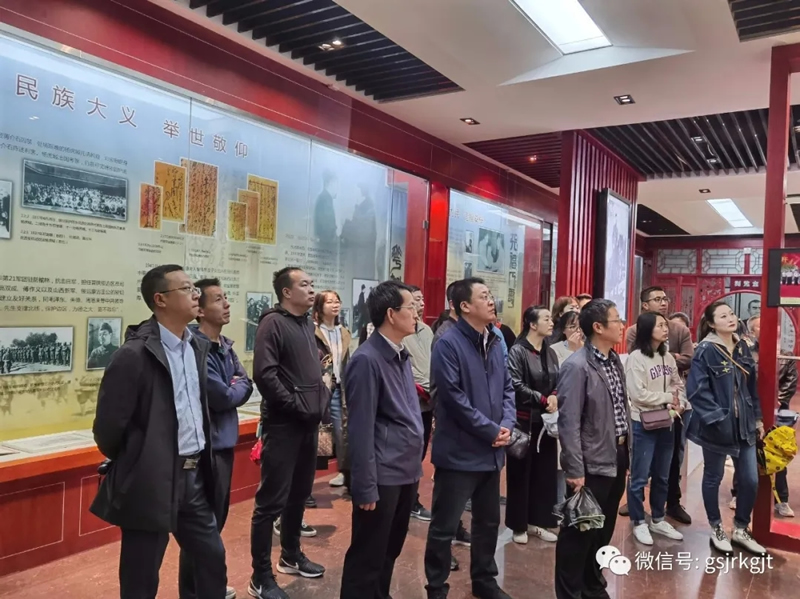 天水市政府金融辦、甘肅金控天水擔(dān)保公司、天水卓雅服飾公司黨支部聯(lián)合舉行主題黨日活動(dòng)